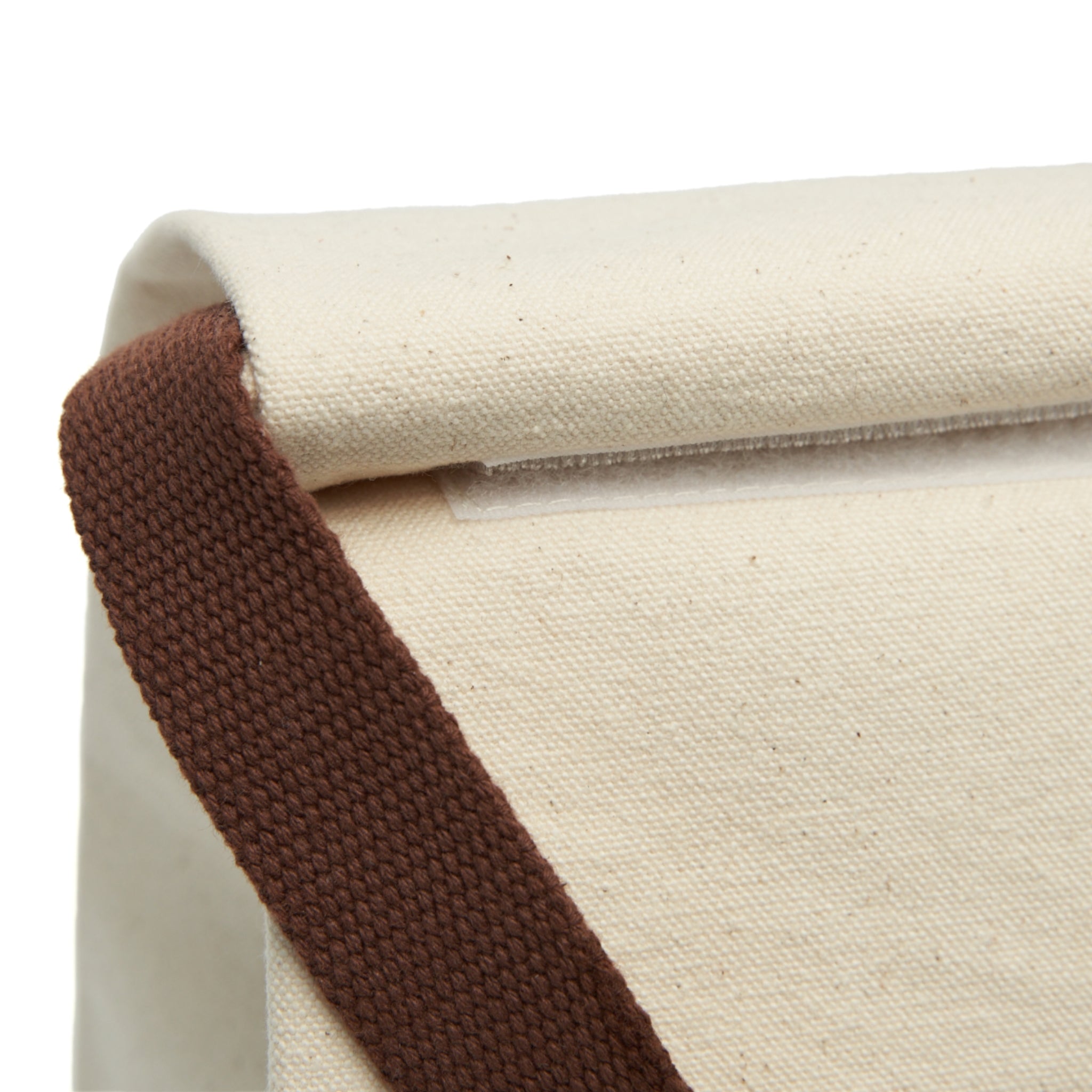 nan — t-shirt, detail close-up